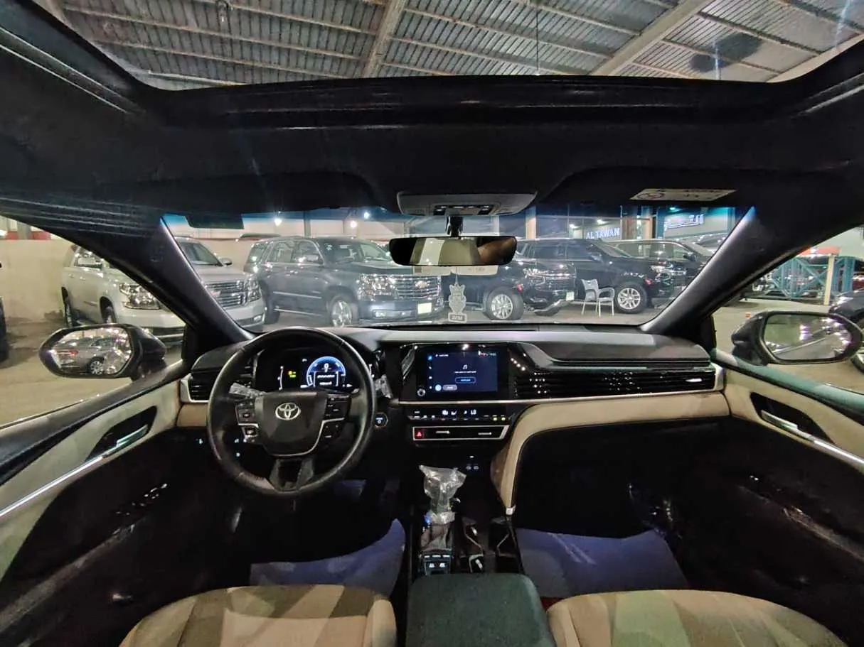 Car image 25