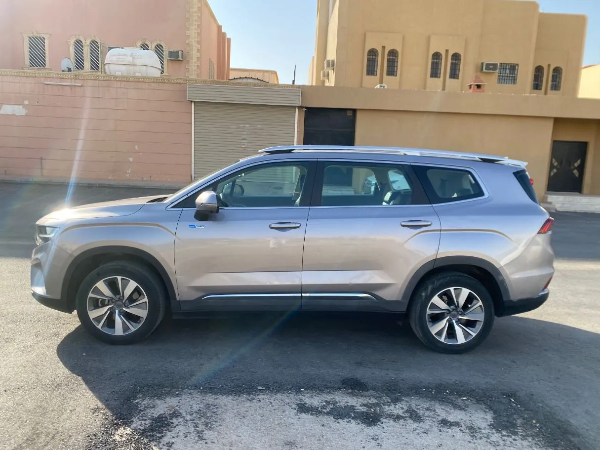 Car image 8
