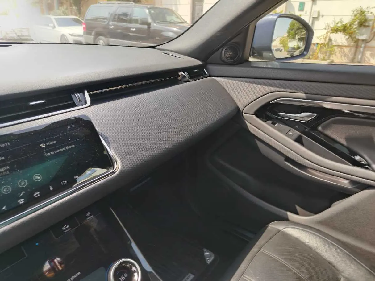 Car image 24