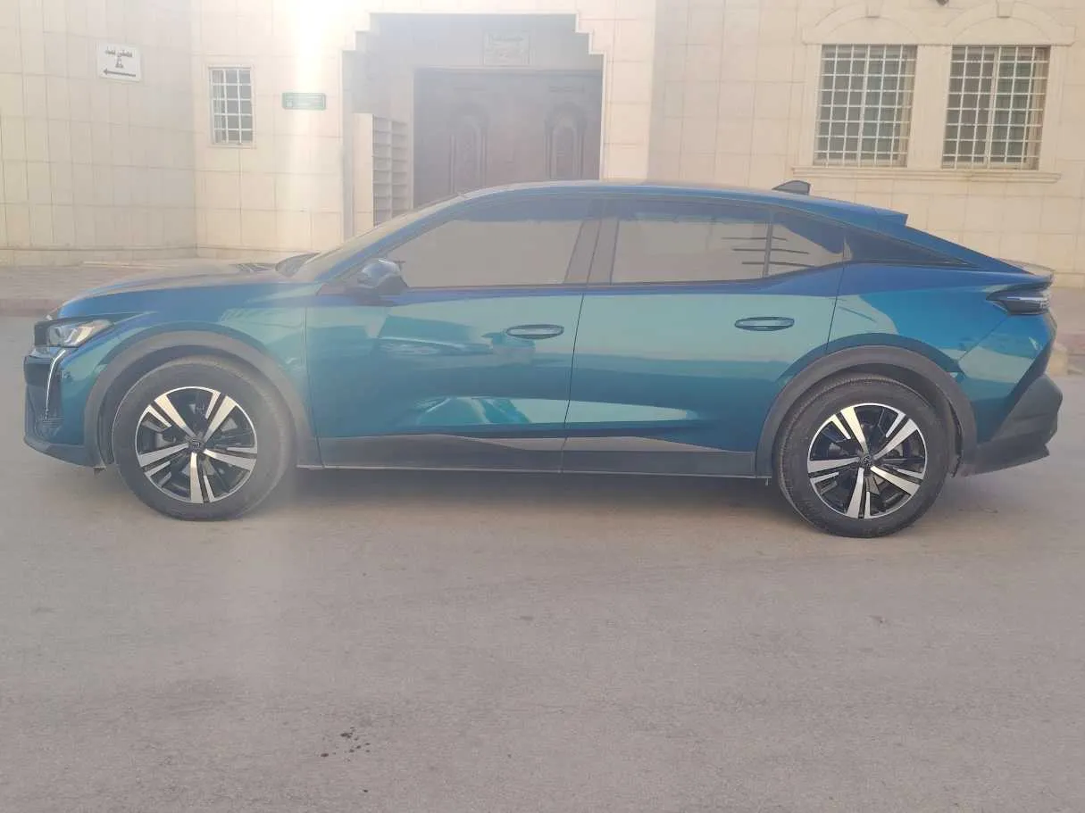 Car image 8