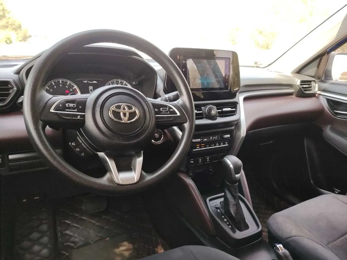 Car image 29