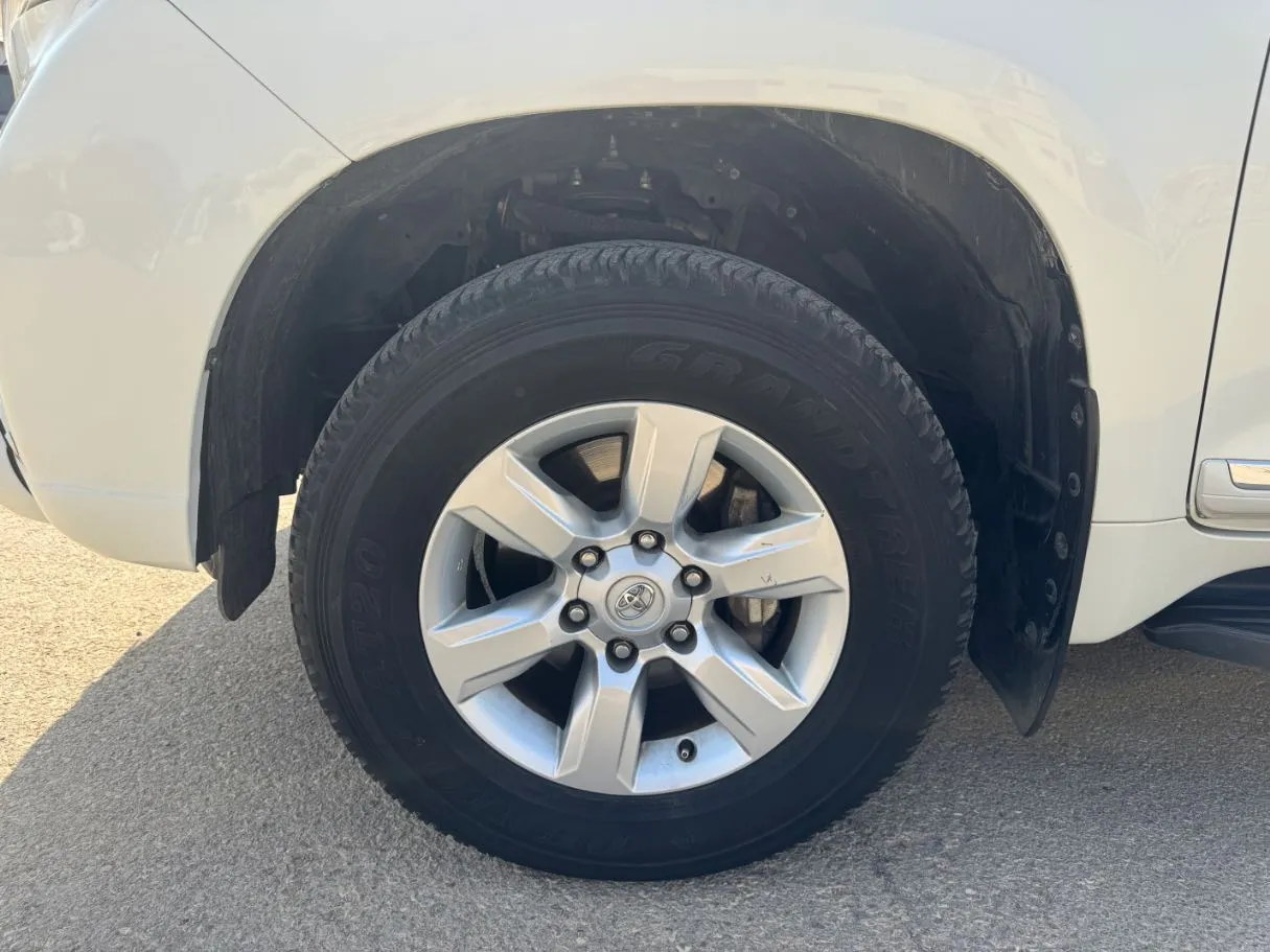 Car image 9