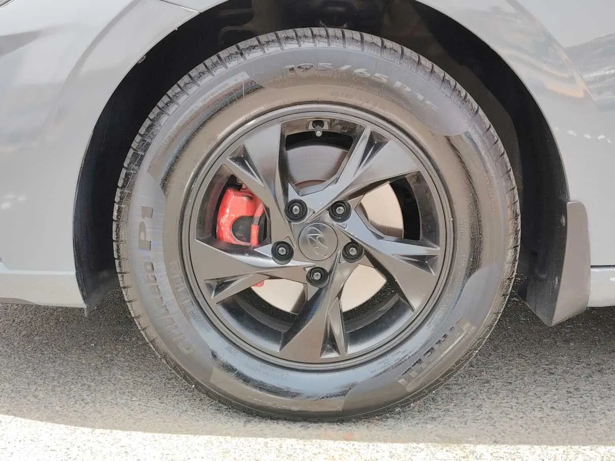 Car image 10