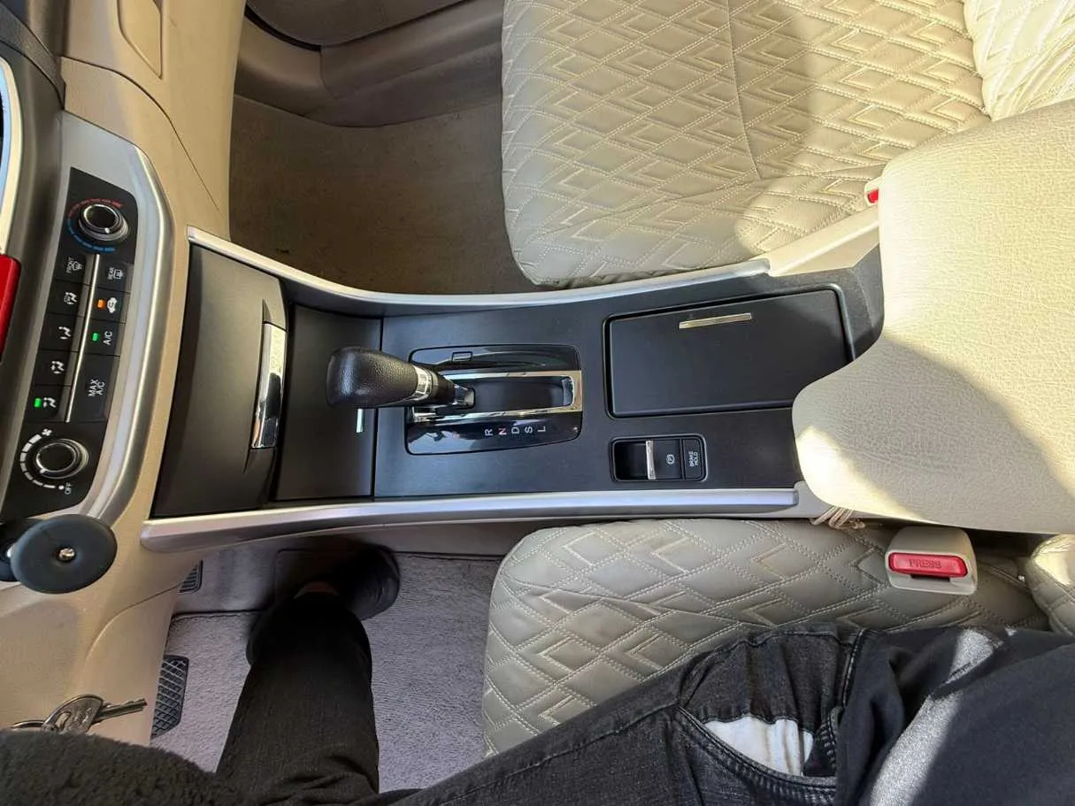 Car image 11