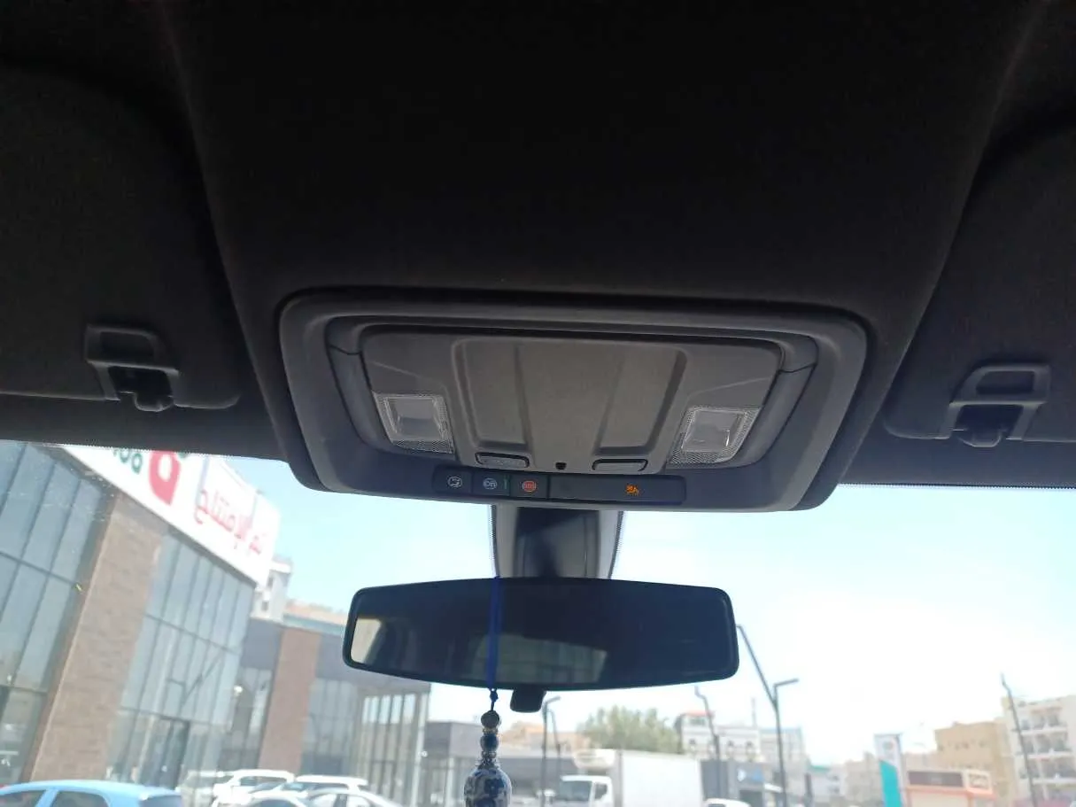 Car image 20