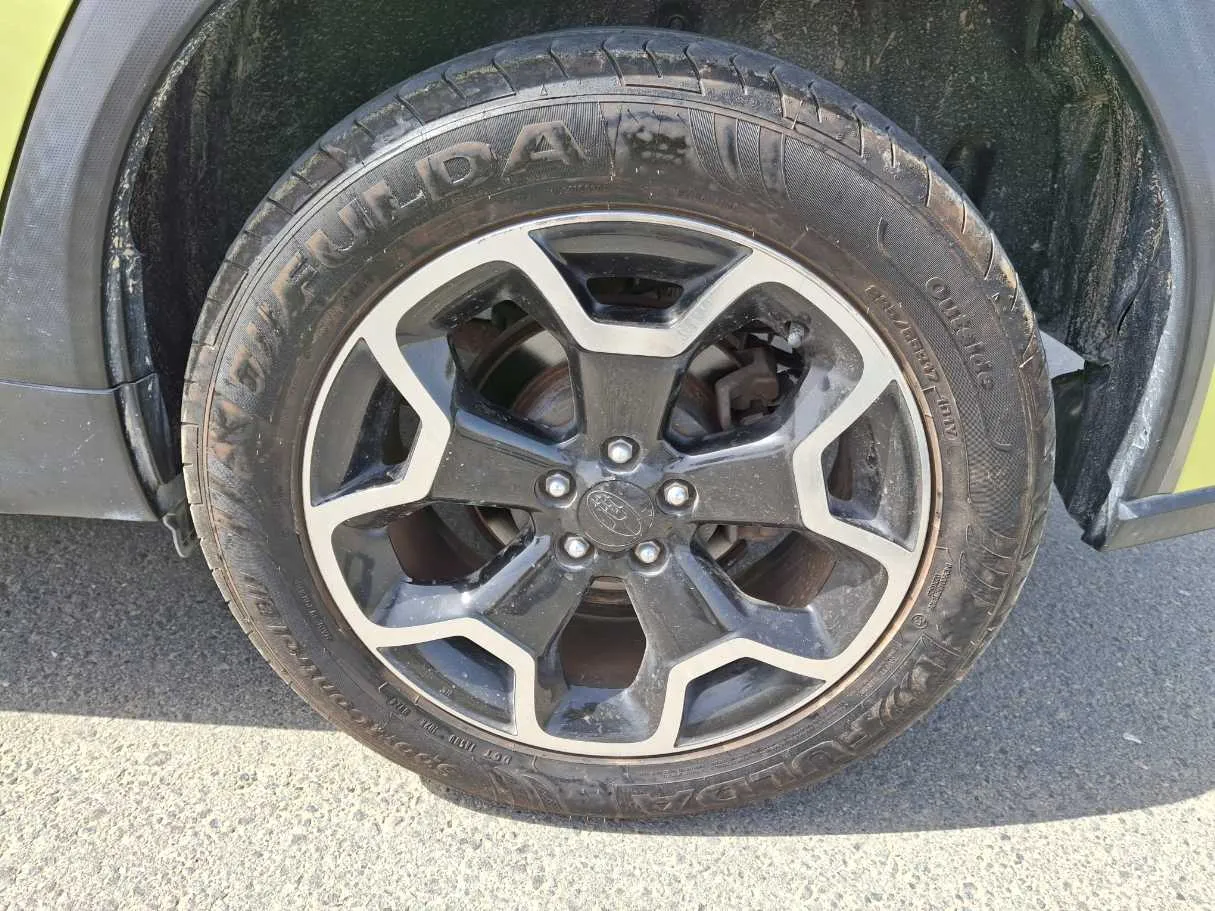 Car image 9