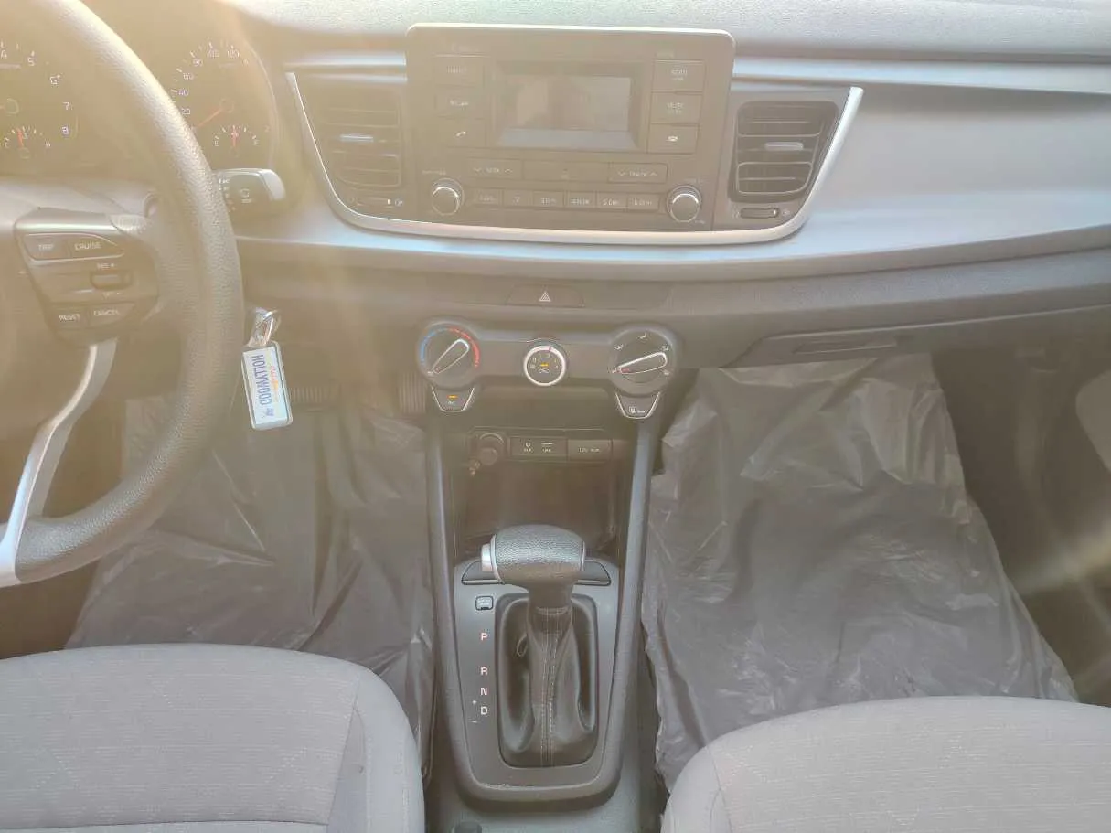 Car image 18