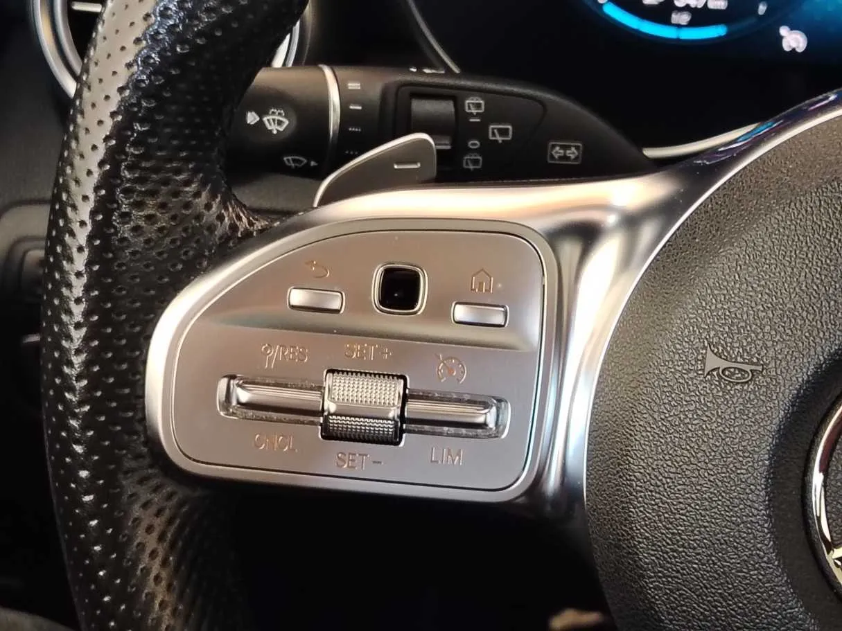 Car image 28