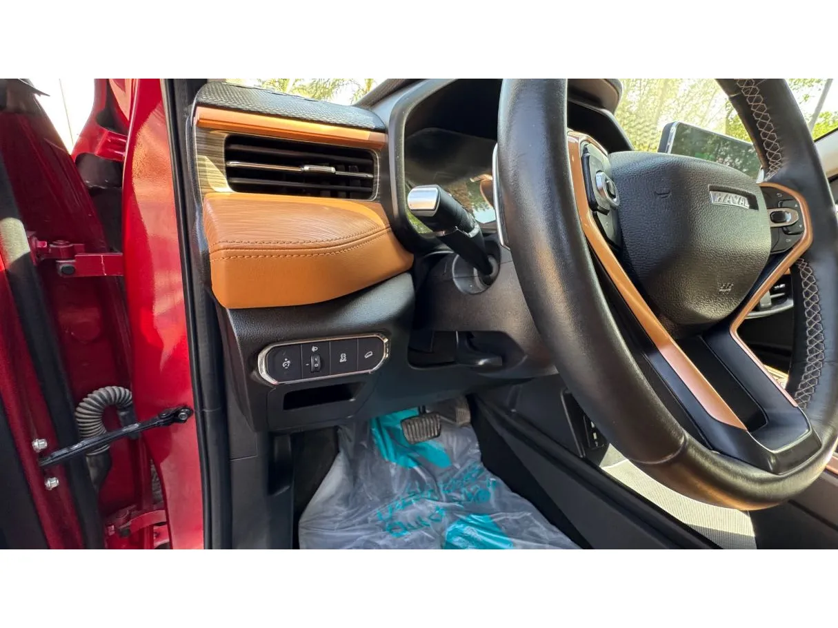 Car image 25