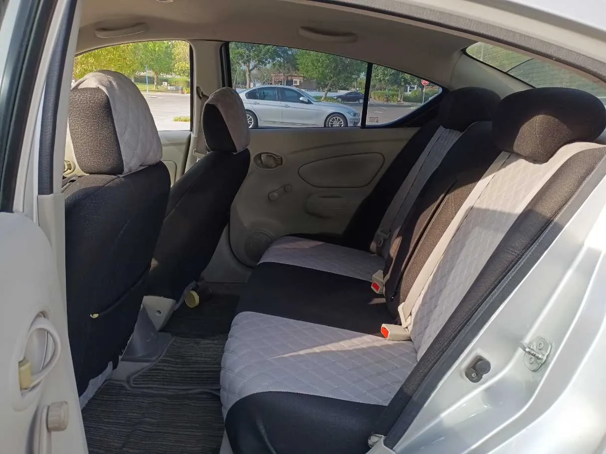 Car image 13