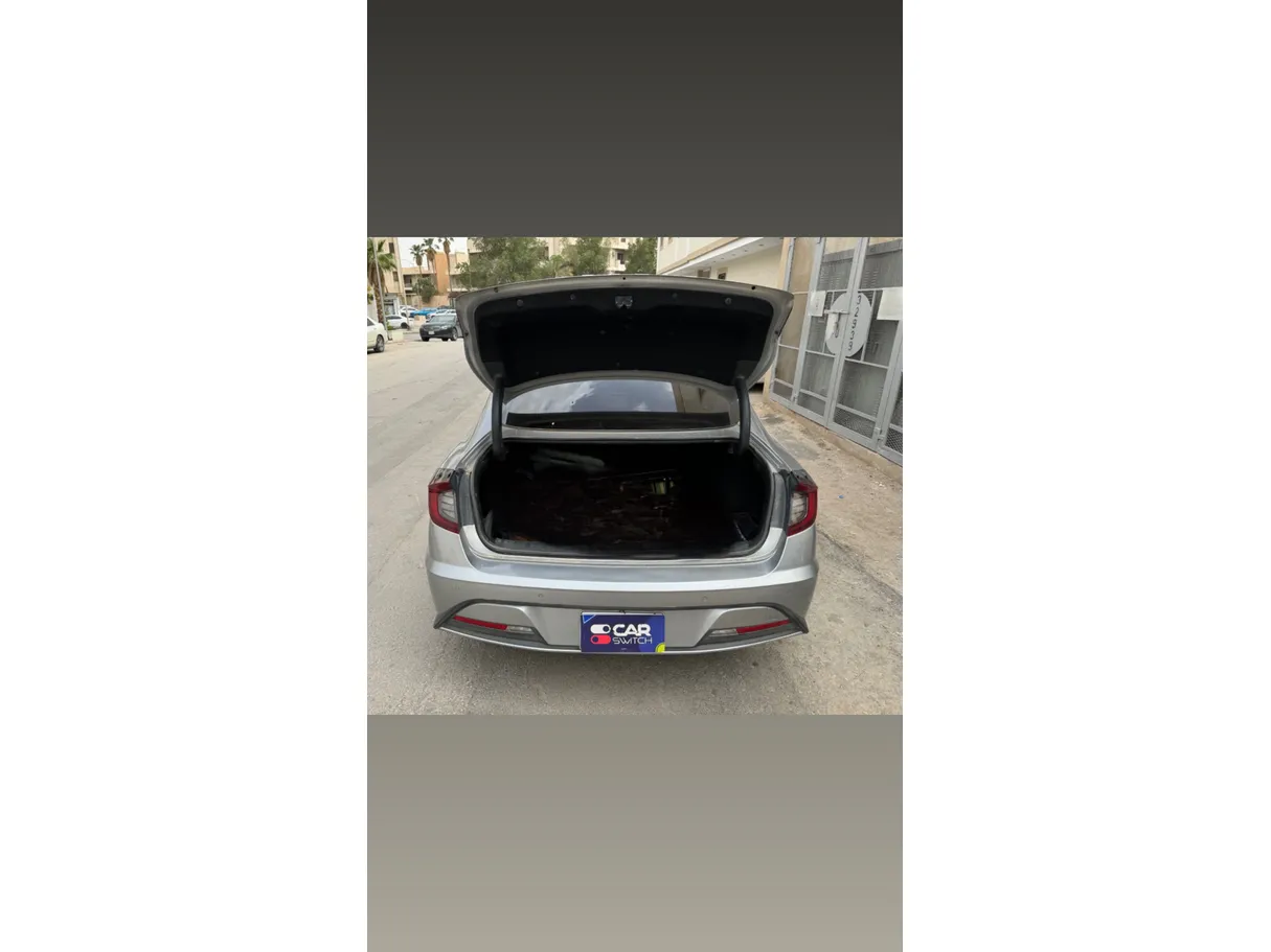 Car image 19