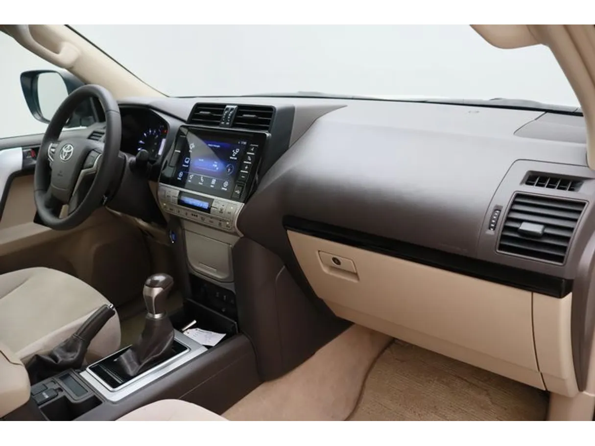 Car image 10