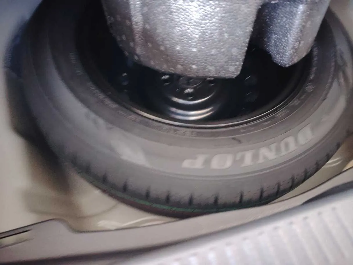 Car image 32