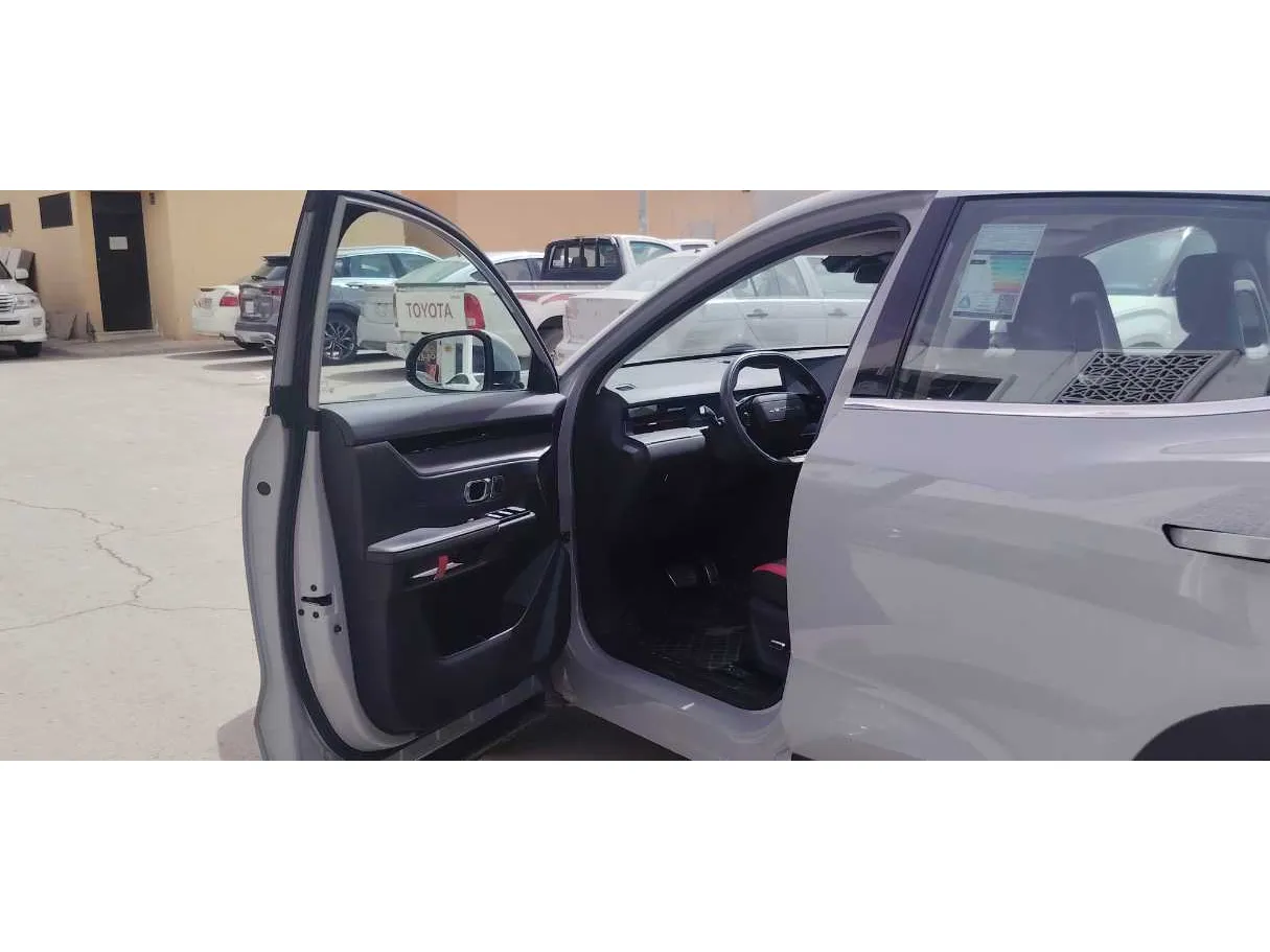 Car image 11