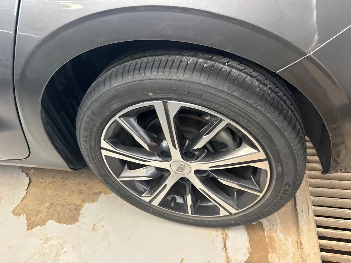 Car image 6