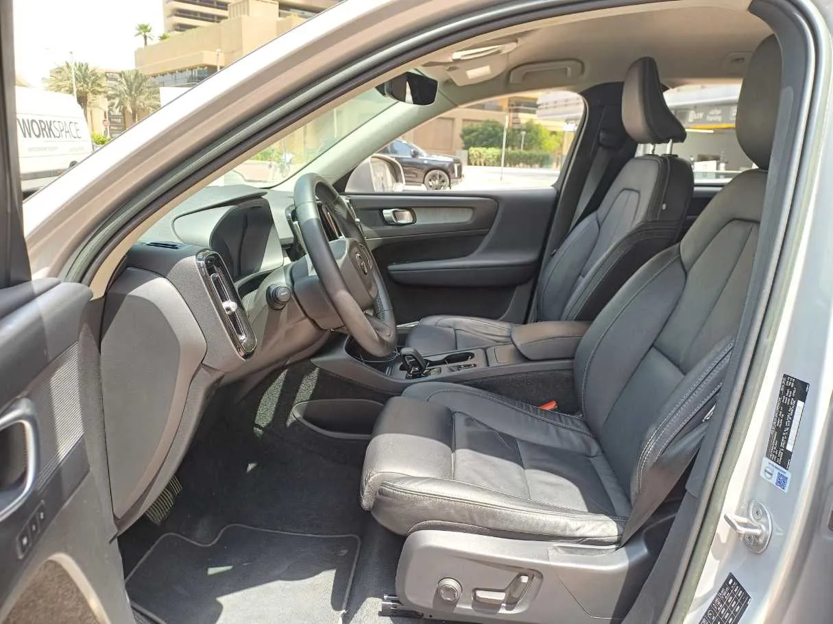 Car image 12