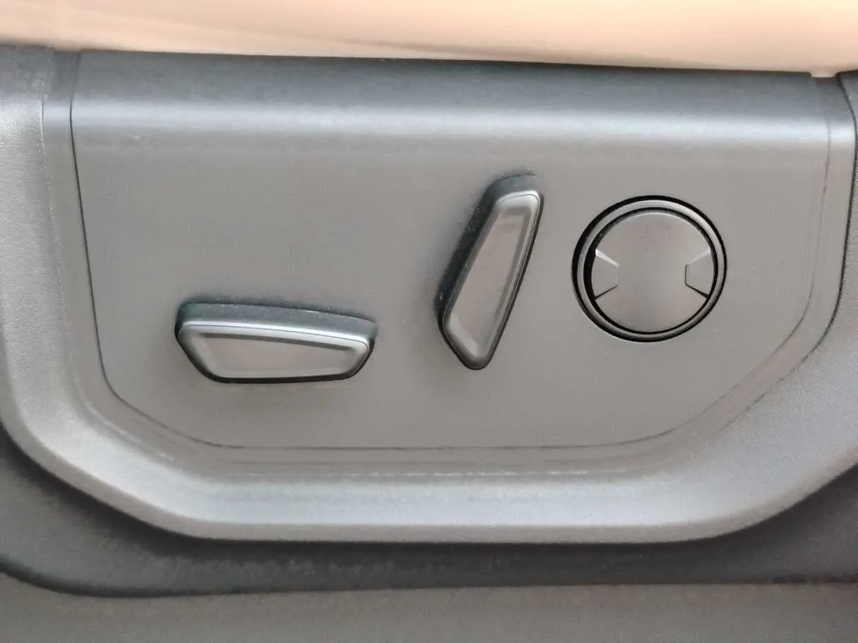 Car image 39