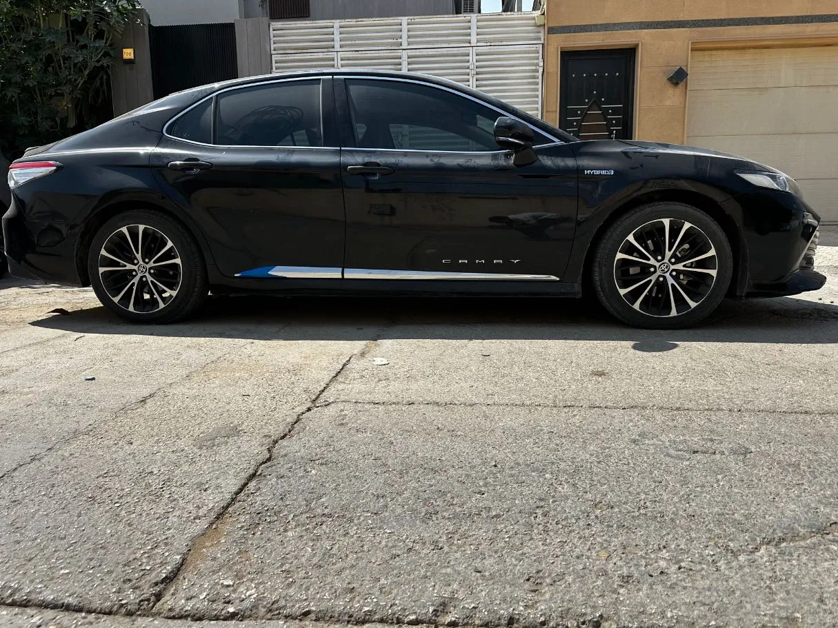 Car image 4
