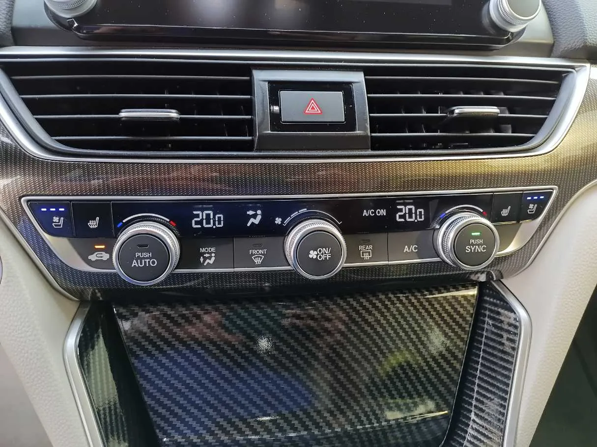 Car image 24