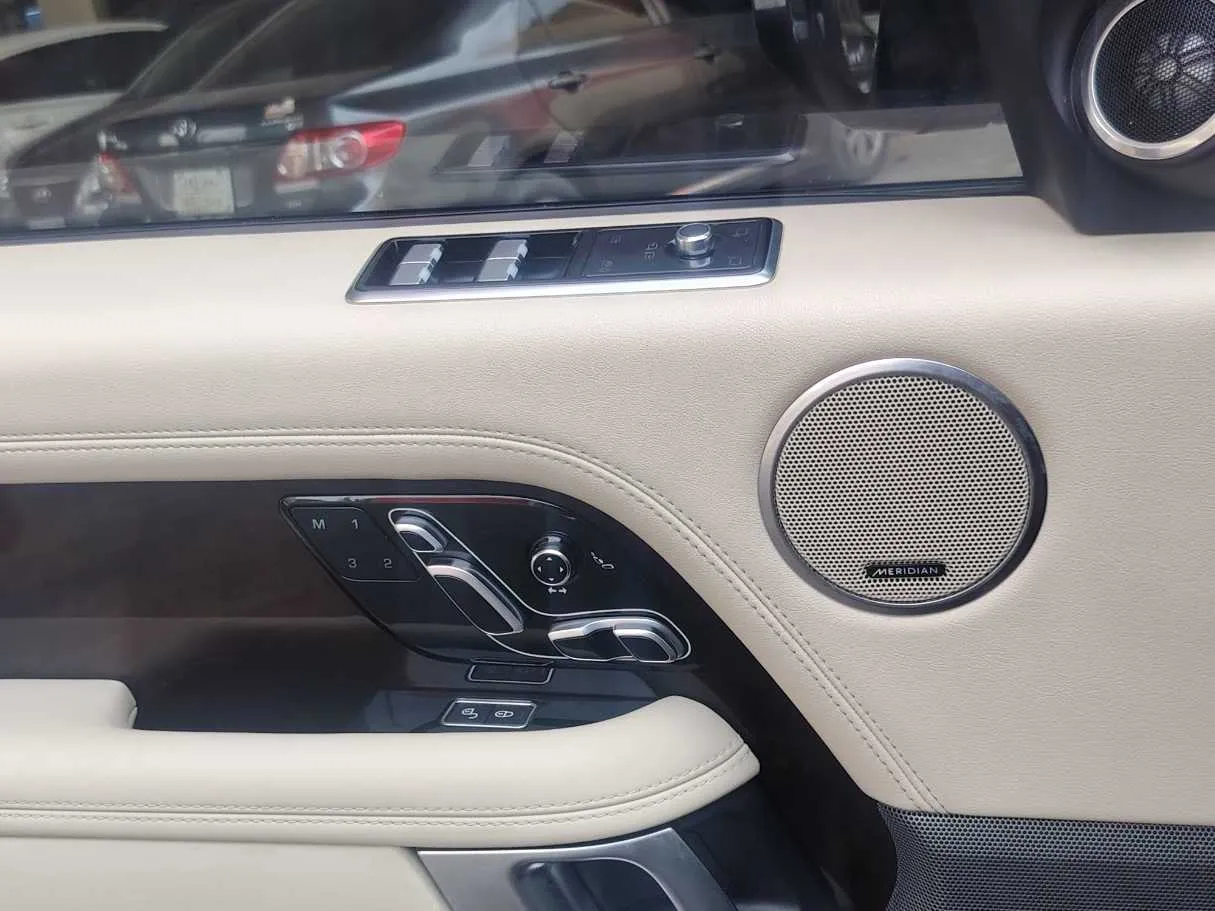 Car image 26