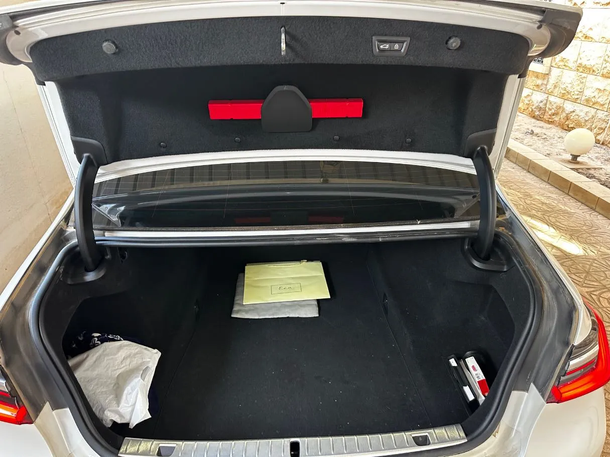 Car image 20