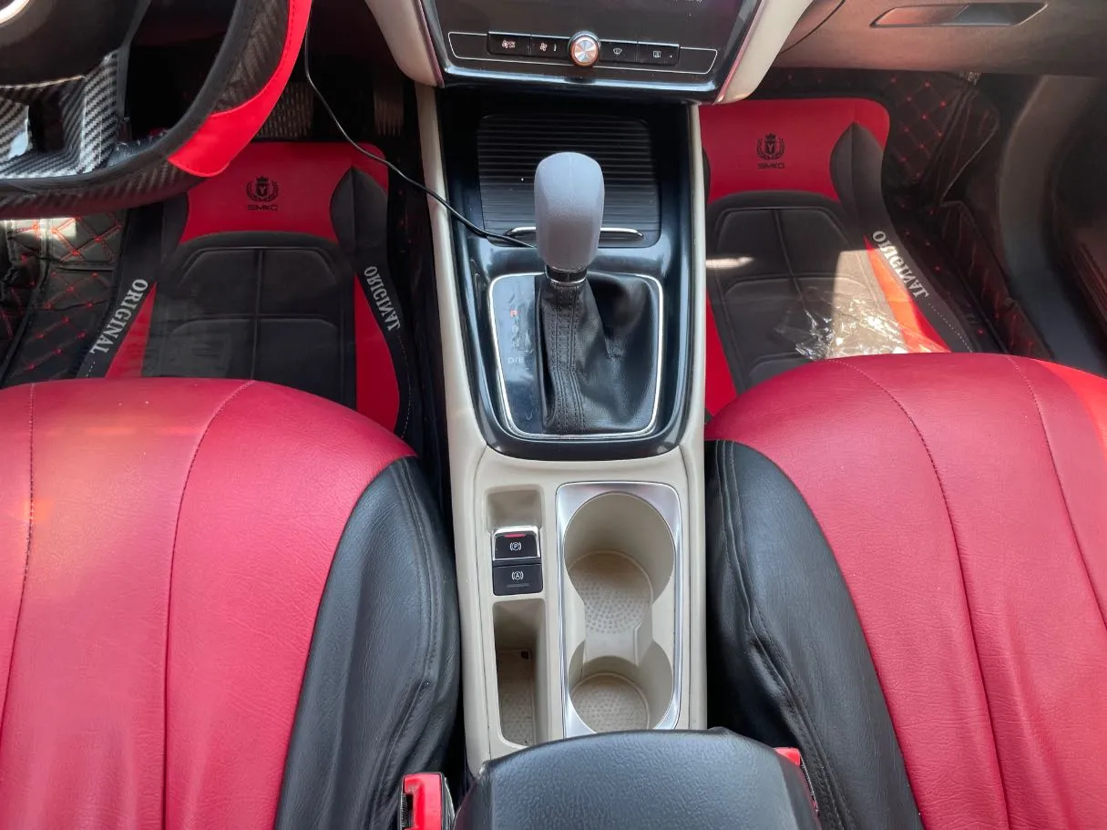 Car image 18