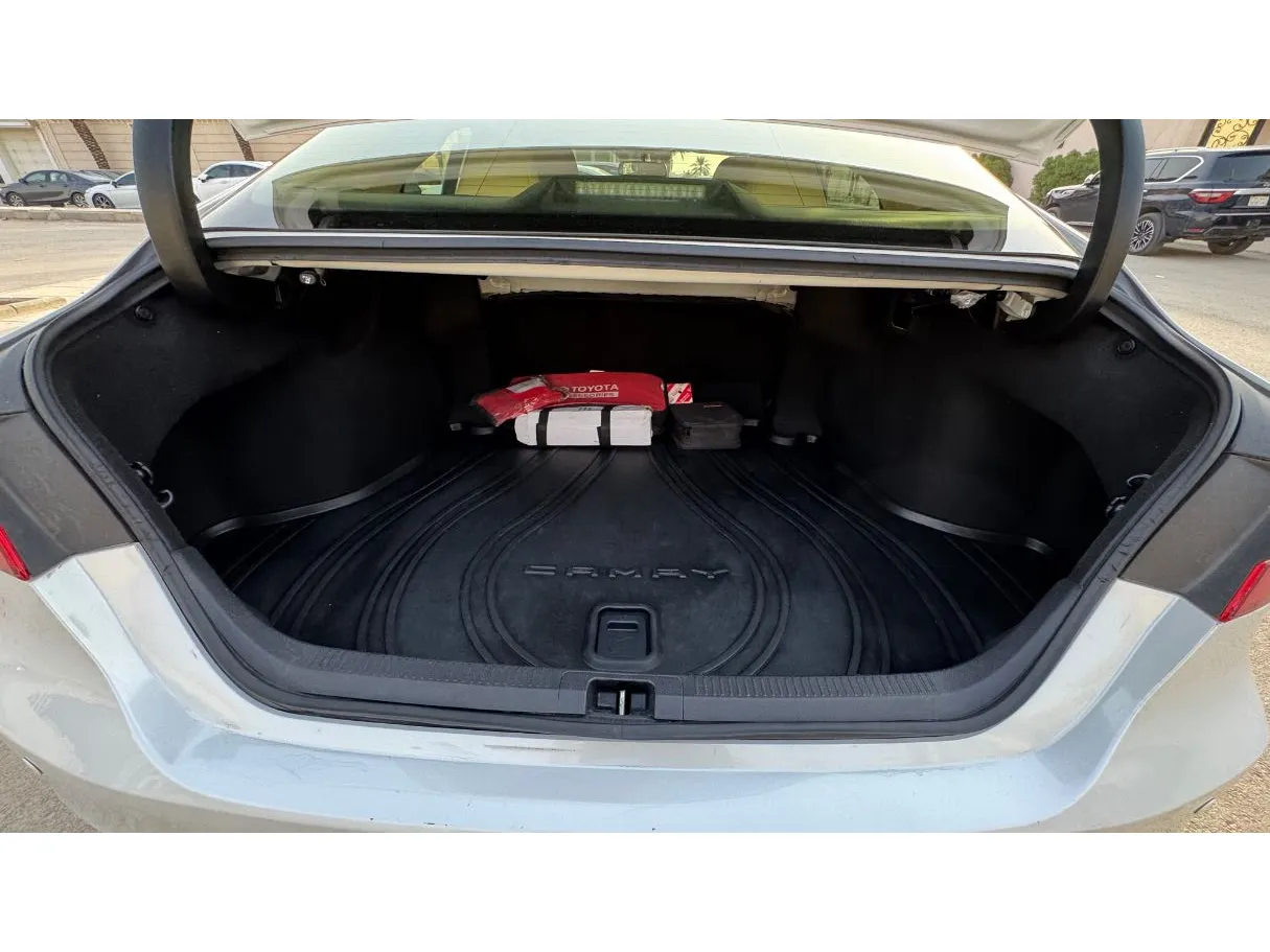 Car image 24