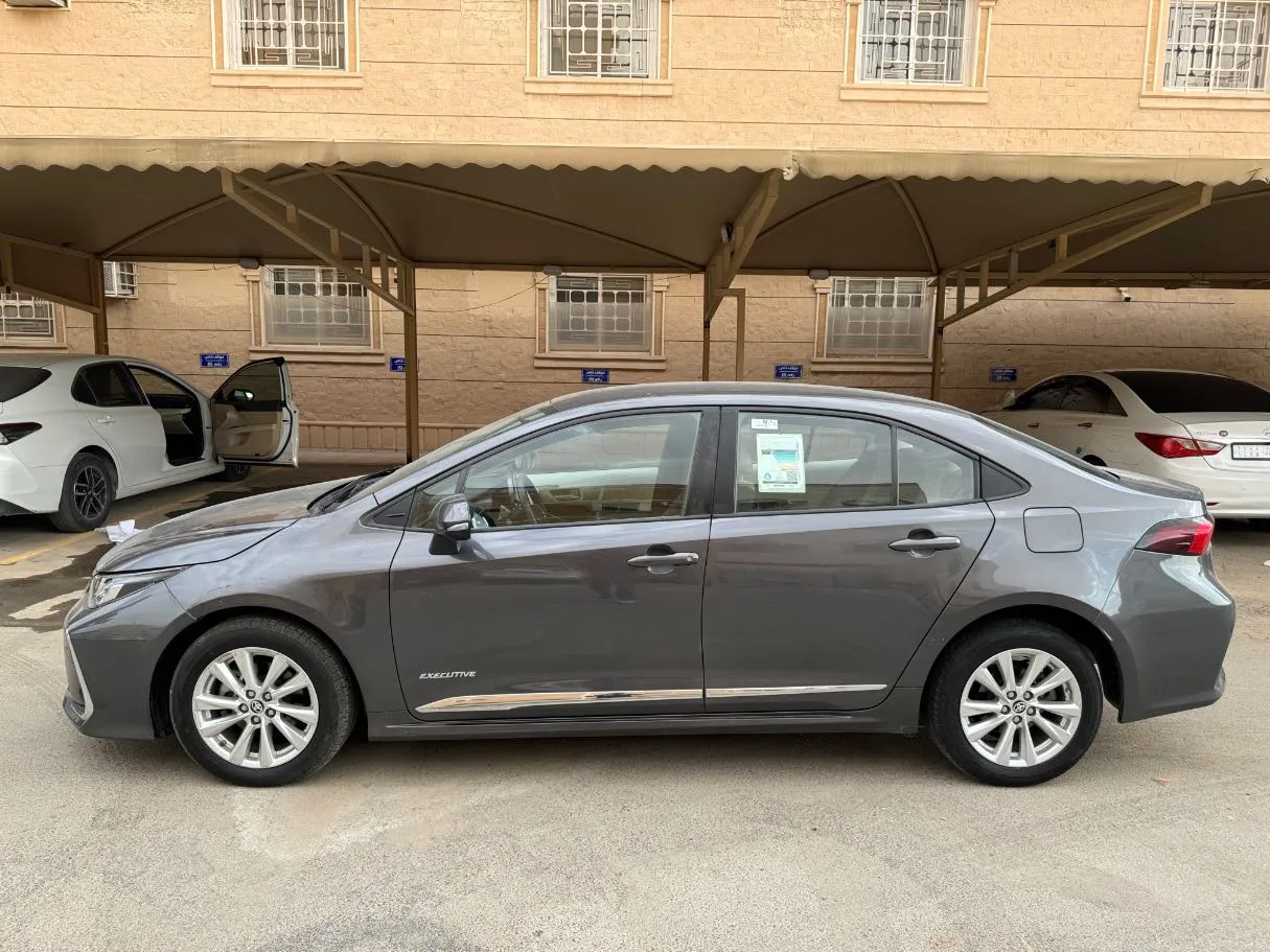 Car image 8