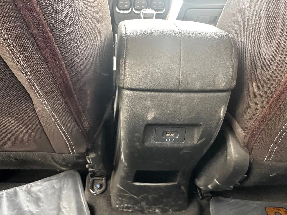 Car image 24