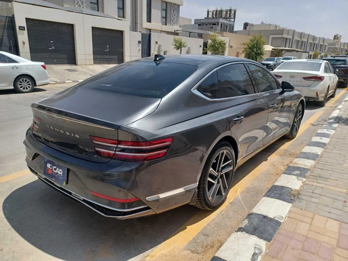 Car image 5