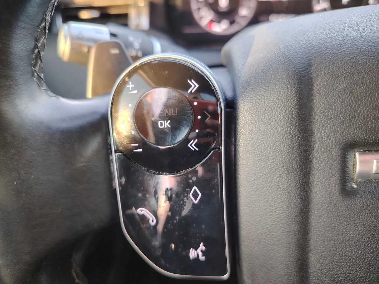 Car image 35