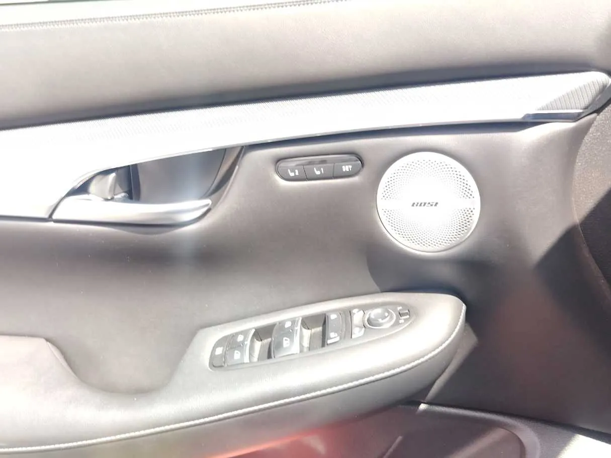 Car image 28