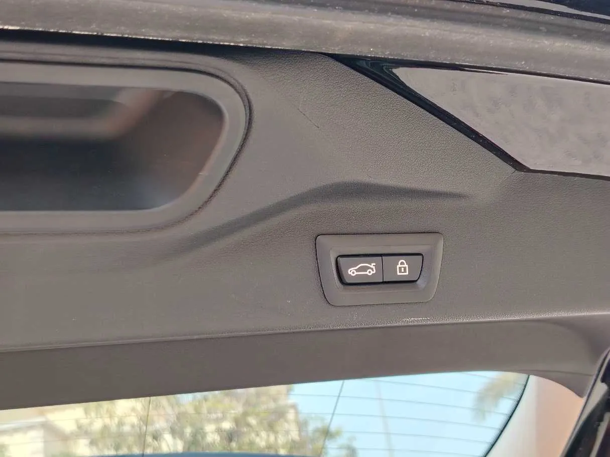Car image 33