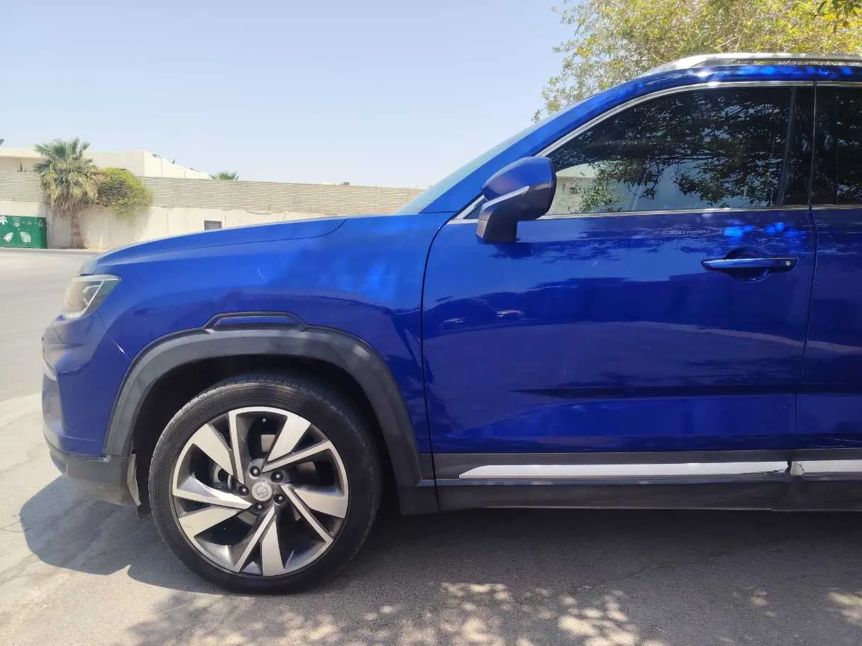 Car image 9