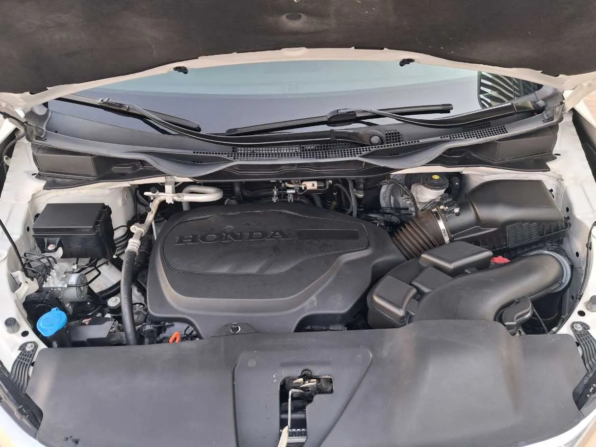 Car image 24