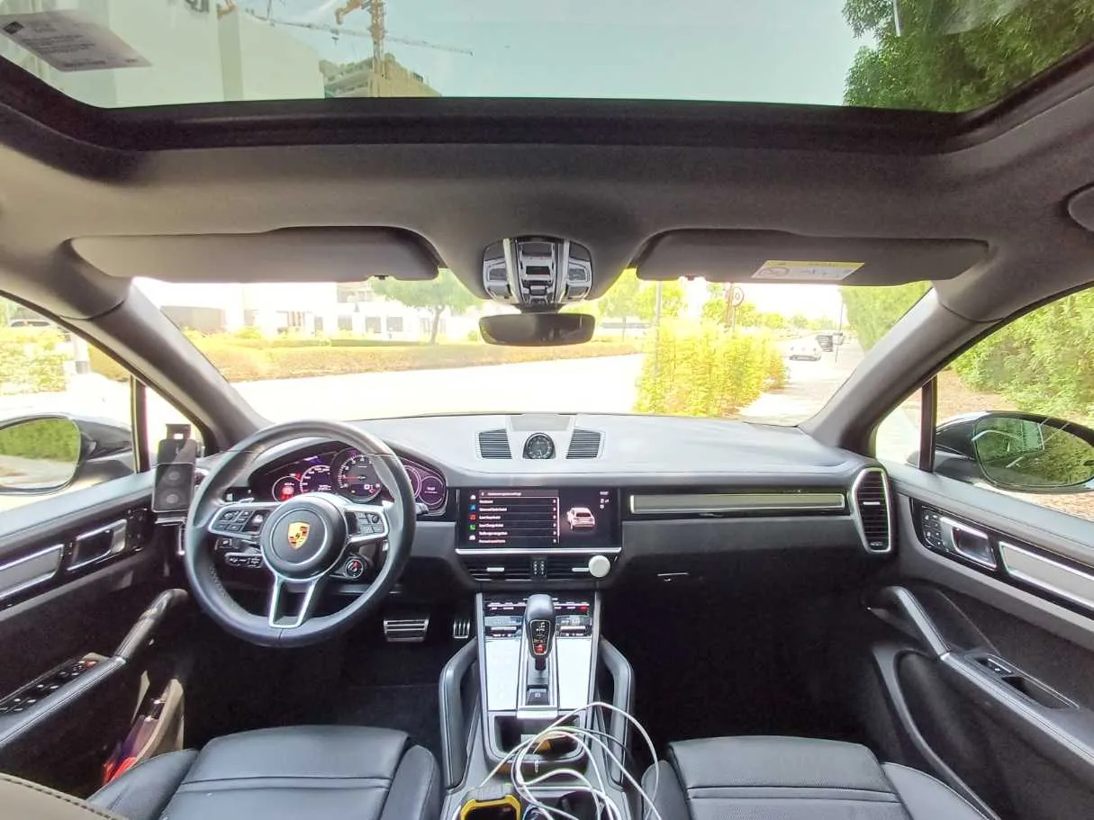 Car image 14