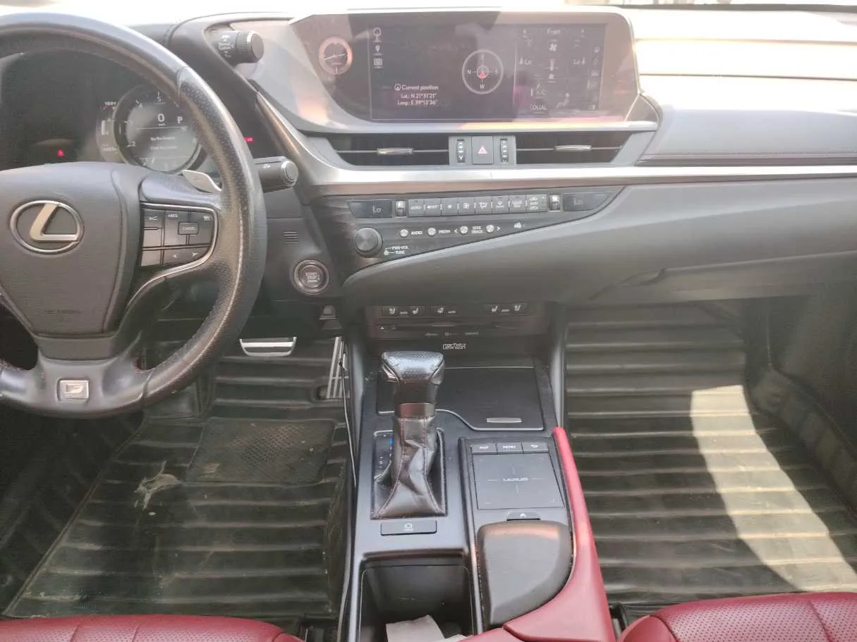 Car image 19