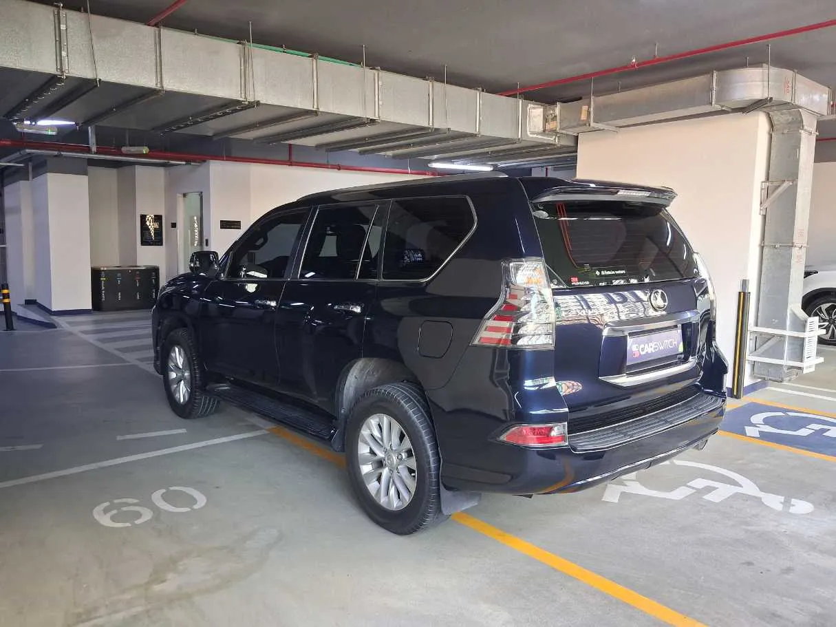 Car image 7