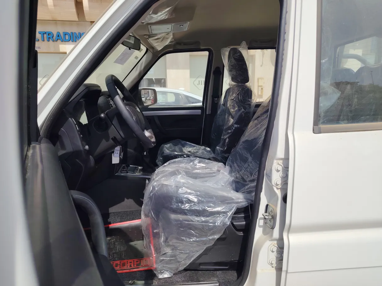 Car image 12