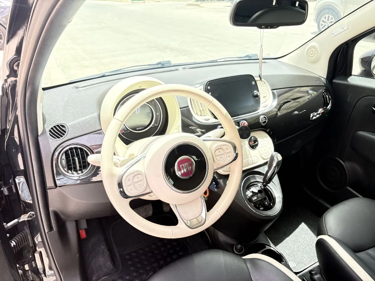 Car image 14