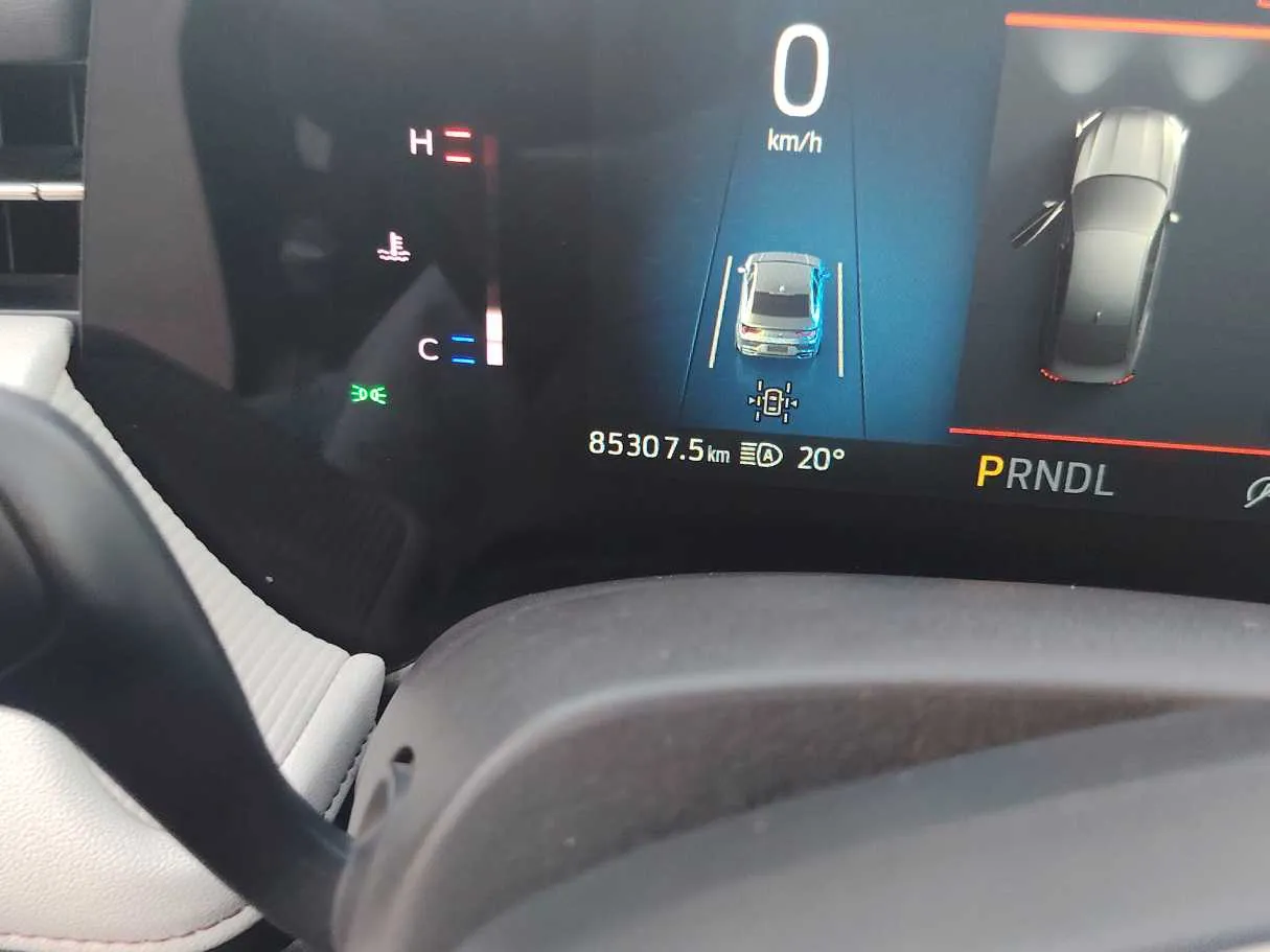 Car image 25