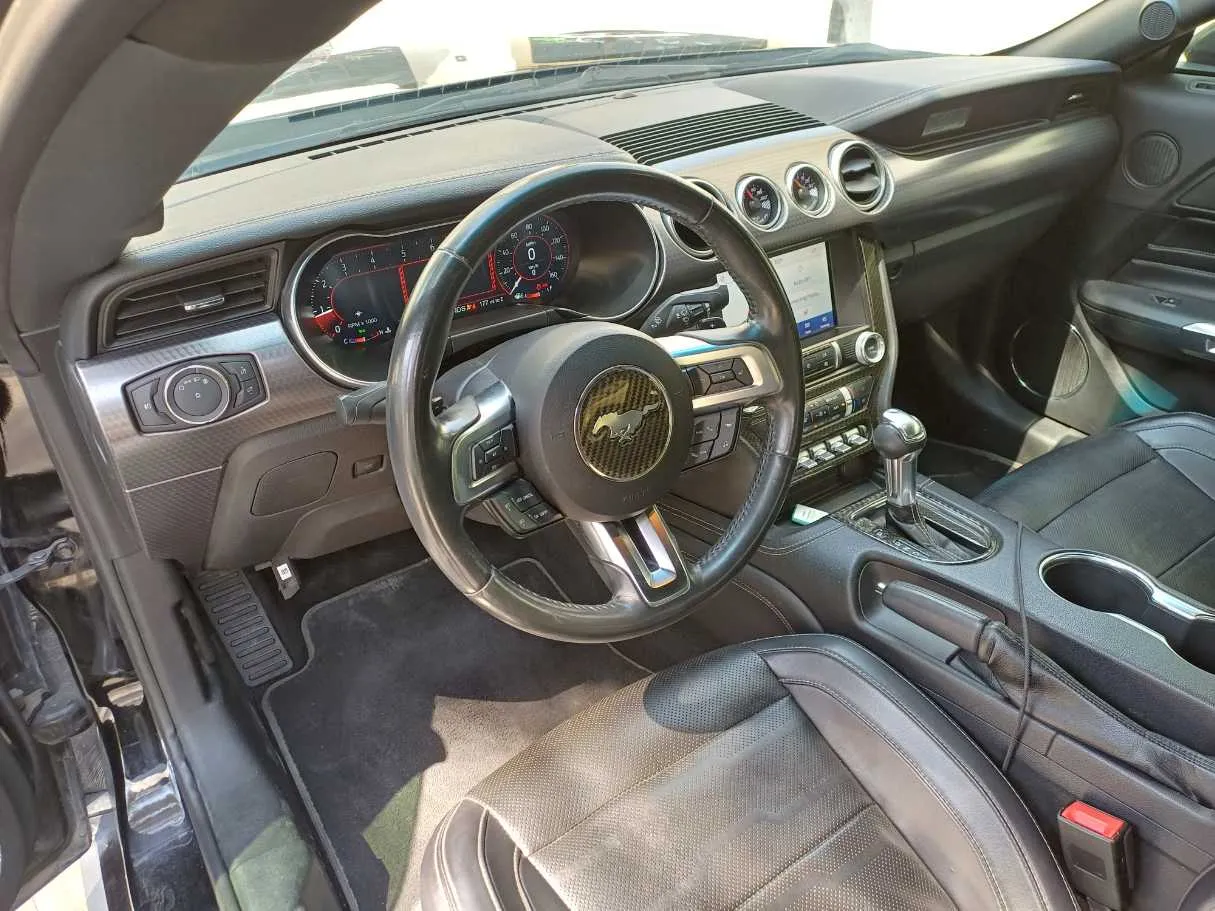 Car image 11