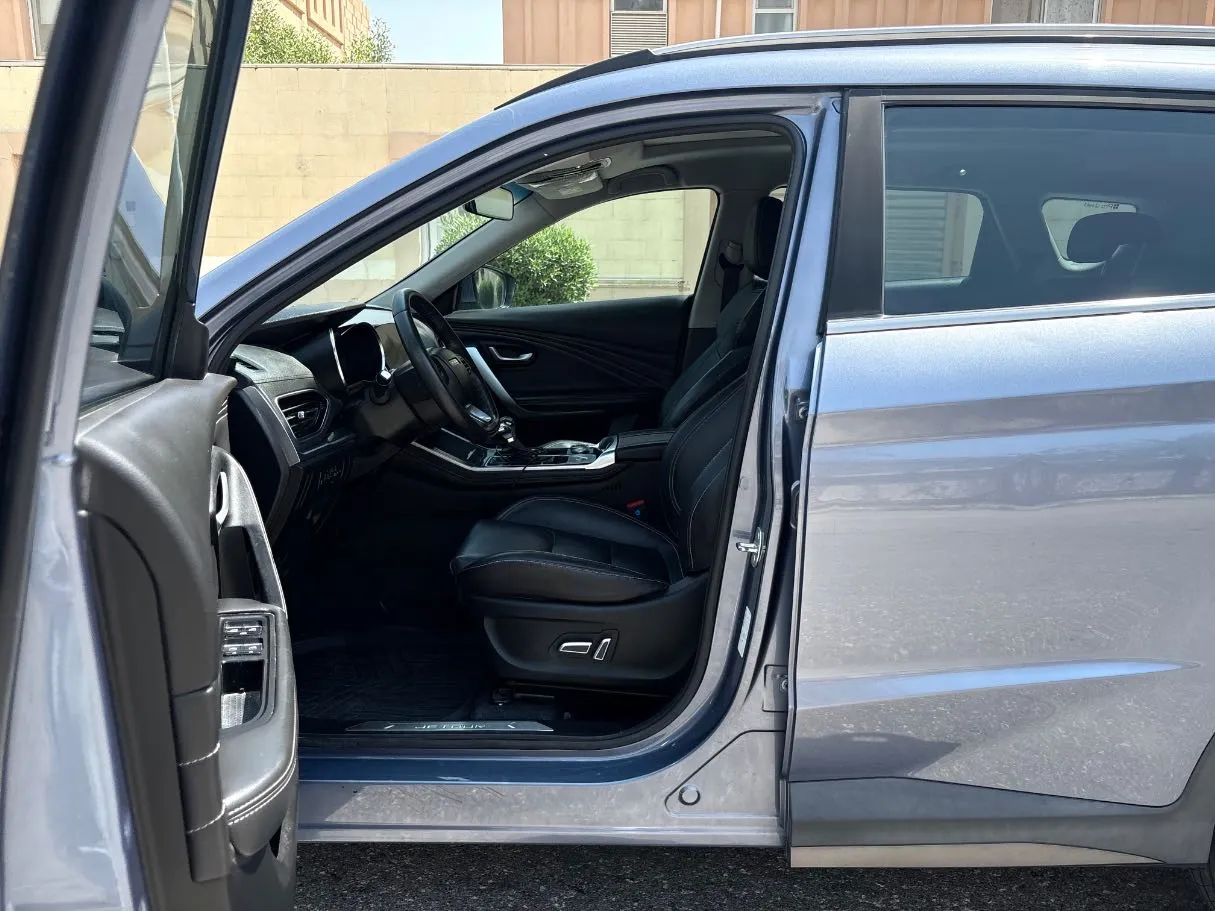 Car image 11