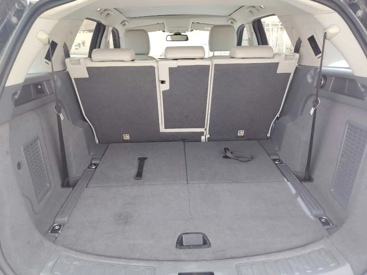 Car image 26