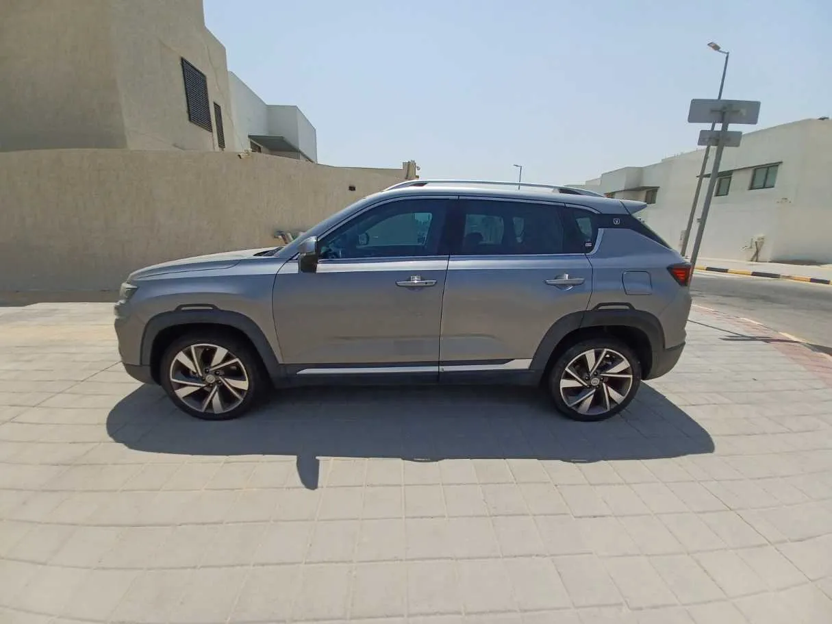 Car image 8