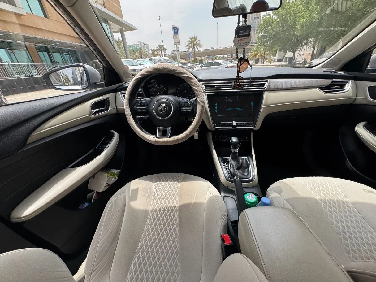 Car image 16