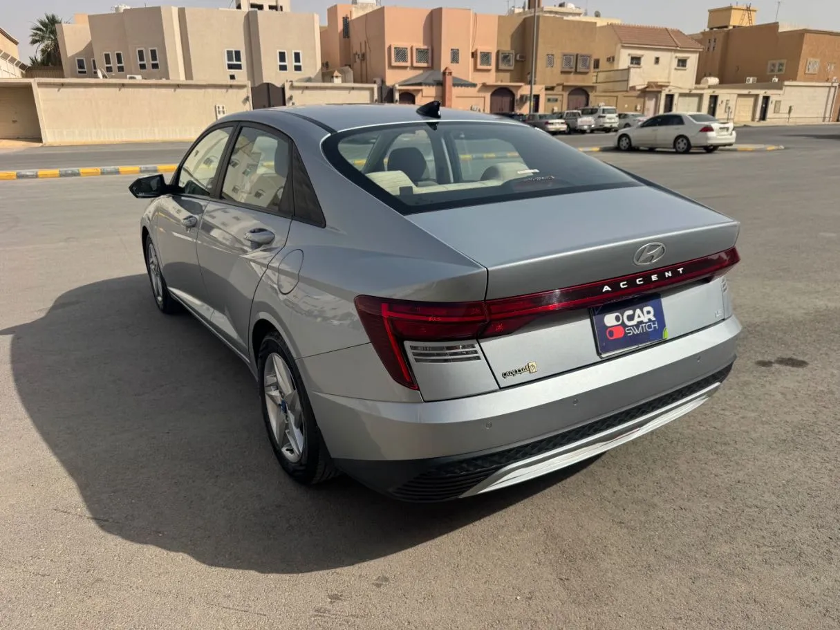 Car image 7