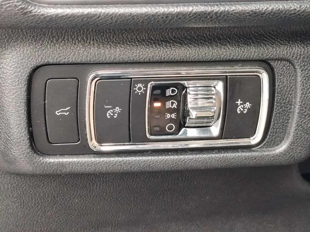 Car image 33