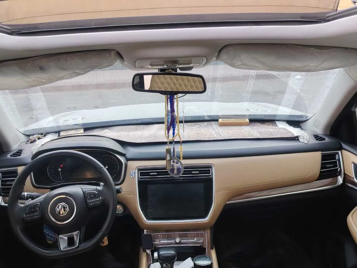 Car image 19