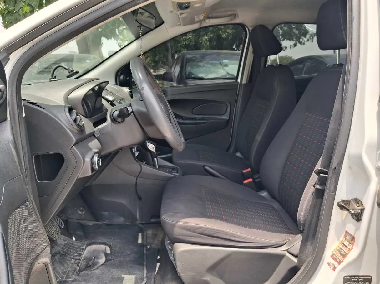 Car image 11
